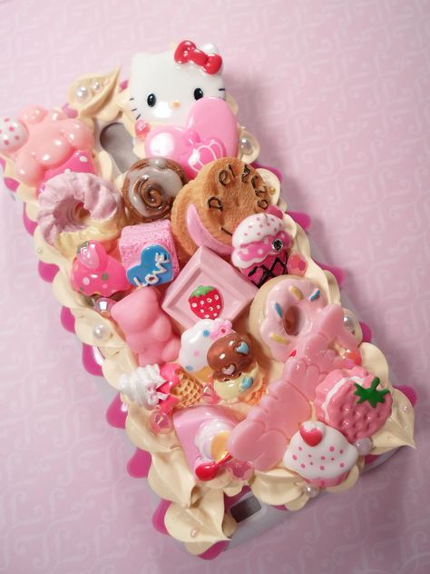 Sweet Stuff Hello Kitty Decoden Case Decoden Diy, Decoden Case, Hello Kitty Phone Case, Bling Phone Cases, Kawaii Crafts, Decoden Phone Case, Girly Phone Cases, Kawaii Phone Case, Pretty Iphone Cases