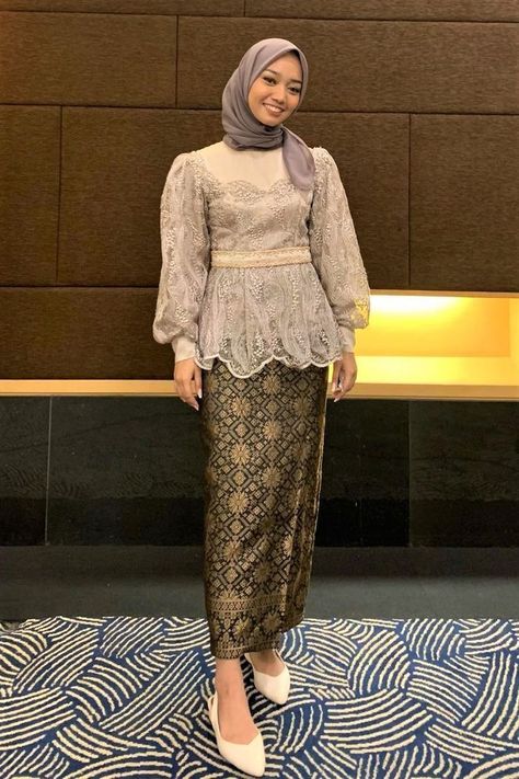 Model Rok Kebaya, Inspirasi Bridesmaid, Model Kebaya Modern Hijab, Kebaya Wisuda Hijab, Dress Wisuda, Kebaya Brokat Modern, Model Kebaya Wisuda, Graduation Fits, Kebaya Simple