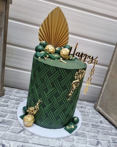 Graduation Cake Ideas Green And Gold, Green And Gold Cake Birthday For Men, Green And Gold Cakes Birthday, Green Black And Gold Birthday Cake, Two Tier Green Cake, Dark Green And Gold Cake, Green Birthday Cakes For Men, Sage And Gold Cake, Green And Gold Cakes