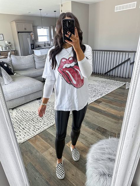 Leggings Band Tee Outfit, Leather Leggings Graphic Tee Outfit, Styling Oversized Tshirt With Leggings, Modest Graphic Tee Outfit, Comfy Legging Outfits Spring, Casual Spring Transition Outfits, Edgy Airport Outfit, Oversized Tshirt Legging Outfit, Oversized Tee And Leggings Outfit