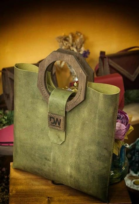 Women Hand Bags, Purse Luxury, Leather Wallet Pattern, Wooden Bag, Diy Leather Bag, Leather And Wood, Green Tote, Girly Bags, Hand Stitch