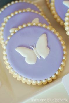 Cookies... Butterfly Themed Birthday Party, Butterfly Cookies, Butterfly Birthday Party, Iced Biscuits, Spring Cookies, Butterfly Baby Shower, Butterfly Cakes, Pretty Cookies, Butterfly Party