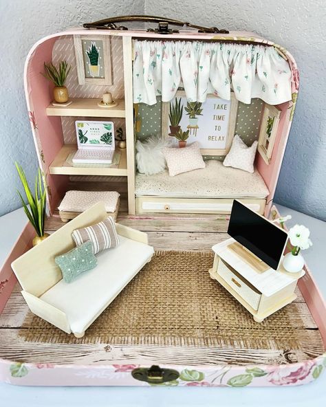 Another super sweet addition to KelleyArtCo! #dollhouse #dollhouseminiatures #dollhouseminiature #dollhousefurniture #dollhousetherapy… | Instagram Diy Doll Suitcase, Mini Creatures, Suitcase Dollhouse, Travel Dollhouse, Doll Suitcase, Maileg Mice, Dollhouse Clothes, Chelsea Doll, Mouse Crafts