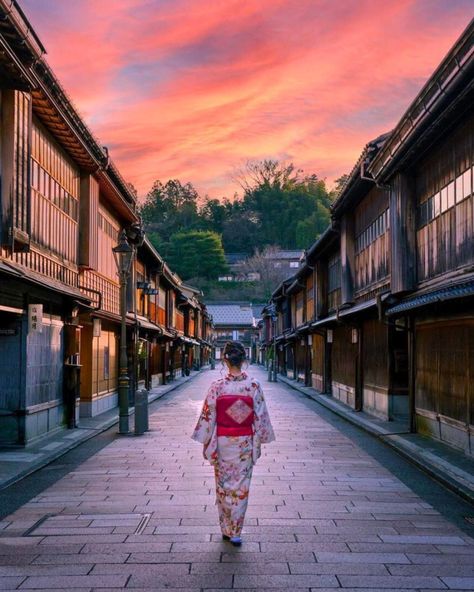 Experience the timeless beauty of Higashi Chaya District in Kanazawa. Explore its picturesque streets, visit charming teahouses, and embrace the rich cultural heritage of this historic geisha district. Credit: IG @kyoko1903 Japan Coast, Perspective Study, Kanazawa Japan, Photography Reference, Japan Traditional, Sea Of Japan, Kanazawa, Kimono Yukata, Japan News