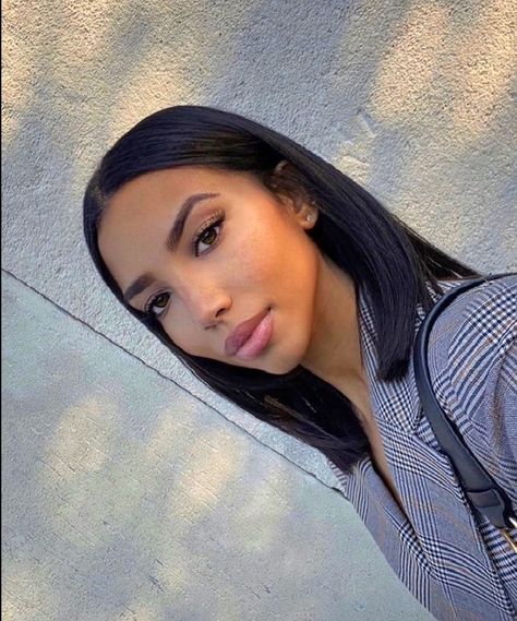 Shoulder Length Bob Haircut Black Women, Lob Haircut Black Women, Short Hair Latina, Lob Haircut Straight, Glossy Brunette, Black Bob Haircut, Medium Length Wavy Hair, Short Dark Hair, Sleek Bob