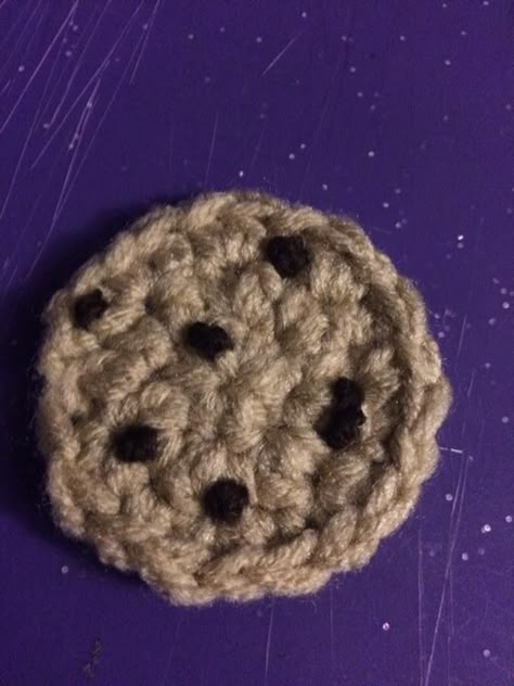 Crochet Chocolate Chip Cookie Pattern Free, Crochet Chocolate Chip Cookie Pattern, Crochet Cookie Coaster, Crochet Chocolate Chip Cookie, Crochet Cookies Free Pattern, Sushi Crochet, Toys To Make For Kids, Crochet Chocolate, Knitted Food