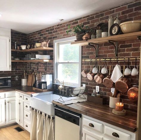 We had to share this ADORABLE English-style kitchen! Made complete by using none other than our English Pub #thinbrick 👏🏻 🧱 Thanks for sharing, Farm Girl Shenanigans 😊 Red Brick Kitchen, Old English Kitchen, English Style Kitchen, Diy Farmhouse Kitchen, English Pub, Brick Interior, Farmhouse Kitchen Sink, Brick Kitchen, English Kitchens