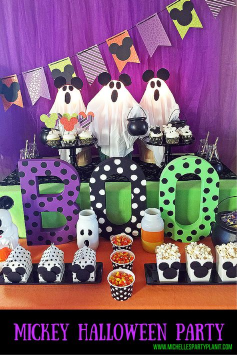 Mickey Halloween Party for Disney fans! Fun and simple party ideas for all! Pasteles Halloween, Disney Halloween Decorations, Disney Halloween Parties, Halloween First Birthday, Mickey Halloween Party, Halloween 1st Birthdays, Spooky Halloween Party, Mickey Mouse Halloween, Mickey Halloween