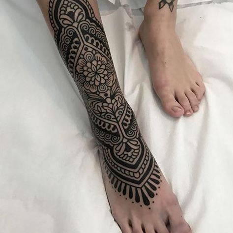 Mandala Tattoo Sleeve Women, Mandala Foot Tattoo, Corset Tattoo, Geometric Dotwork, Jagua Henna, Girl Back Tattoos, Quality Tattoo, Ornamental Tattoo, Tattoo Fails