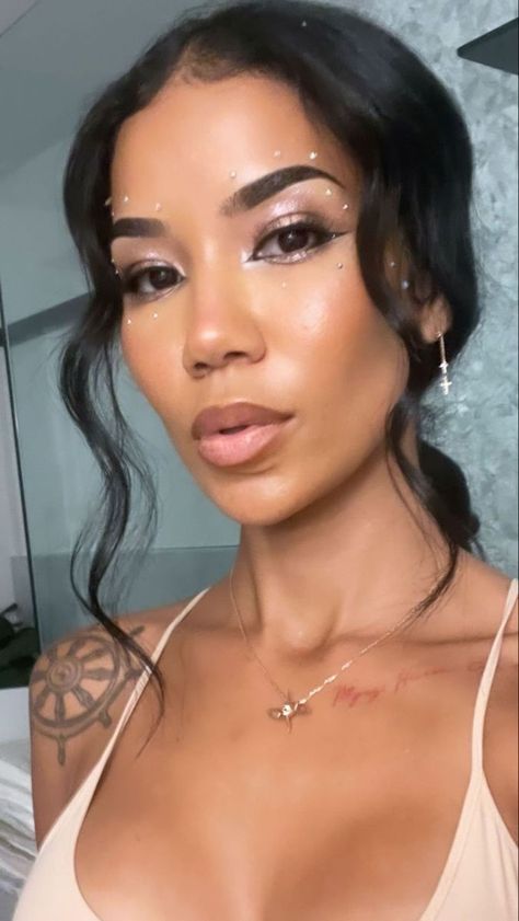 Jhene Aiko Outfits Style, Jhene Aiko Concert Outfit Earthy, Jhene Aiko Hair, Jhene Aiko Aesthetic Outfits, Jhene Aiko Concert Outfit, Ethereal Aesthetic Outfits, 21st Birthday Makeup, Jhene Aiko Concert, Concert Outfit Aesthetic