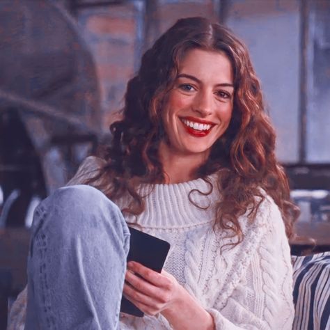 Anne Hathaway Love And Other, Love Others, Anne Hathaway, Curly Hair Cuts, Hair Inspo, Hair Cuts, Celebrities, Hair Styles, Hair