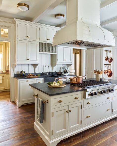 Gil Schager Maine Kitchen Gil Schafer, Gorgeous White Kitchen, Small White Kitchens, Veranda Magazine, White Tile Backsplash, Maine Cottage, Best Kitchen Cabinets, Cabinet Door Styles, Future Kitchen