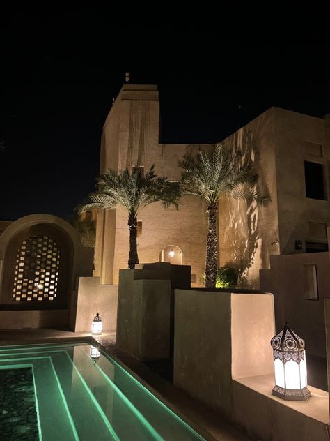 #desert #dubai Desert Mansion, House Dubai, Dubai Trip, Rehabilitation Centre, Dubai Home, Desert Resort, Dubai Houses, Luxury Exterior, Muslim Countries