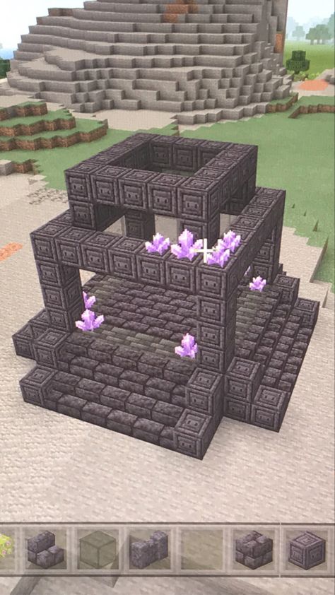 Minecraft Dragon Egg Display Ideas, End Dragon Egg Display Minecraft, Amethyst Minecraft Builds, Amethyst Builds Minecraft, Amethyst Minecraft, Enderdragon Minecraft Build, Dragon Egg Minecraft Stand, Ender Dragon Egg Display Minecraft, Minecraft Amethyst Builds