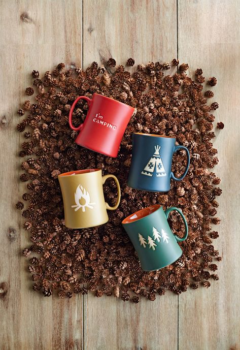 These camping-themed terra-cotta coffee mugs come packaged in equally campy gift boxes for Christmas. Camping Mug Designs, Rustic Lodge Decor, Sublimacion Ideas, Camping Mugs, Cabin Lighting, Camp Mug, Camping Coffee, Cabin Lodge, Lodge Decor