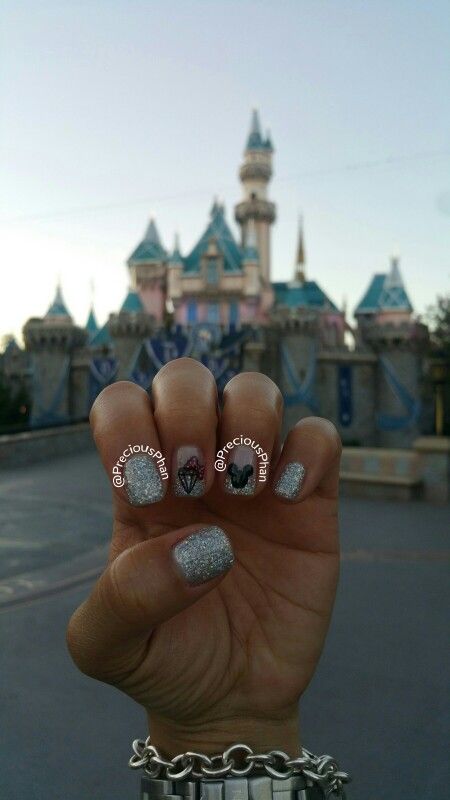 Mickey mouse nails. Minnie mouse bow. Disneyland nails. 60th anniversary celebration. #PreciousPhanNails Silver Disney Nails, Cheer Disney, Disneyland Nails, Mouse Nails, Mickey Mouse Nails, Disney Nail, Nails Classy, Disneyland Outfits, Nail Art Disney