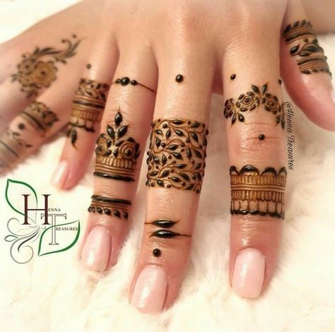 Mehndi Design Simple Finger, Finger Mehndi Design Simple, Simple Finger Mehndi, Mehndi Design Finger, Mehndi Design Stylish, Finger Mehndi Design, Finger Mehendi Designs, Henne Tattoo, Finger Mehndi