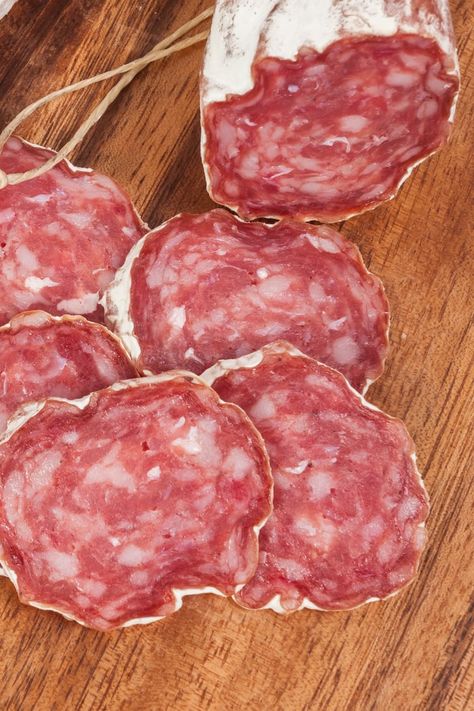 A Guide to the Different Types of Salami Salami Chips, Salami Recipes, Italian Salami, Genoa Salami, Fermentation Recipes, Pork Meat, Chur, Chopped Salad, Cured Meats