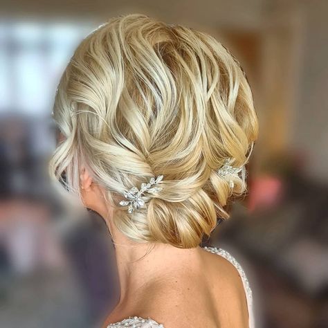 Mother Of The Bride Hair Short, Neck Length Hair, Mother Of The Groom Hairstyles, Updos For Short Hair, Medium Length Updo, Short Hair Up, Mother Of The Bride Hair, Short Hair Bun, Chin Length Hair