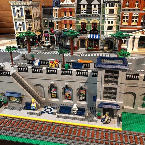 Lego City Layout Ideas, Big Lego Sets, Lego City Display, Lego Train Station, Lego City Train, Big Lego, City Layout, Lego Trains, Lego Boards