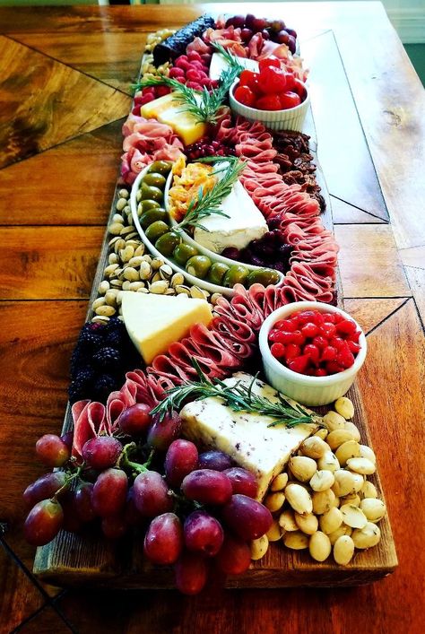 Western Grazing Table, Western Theme Grazing Table, Pretty Food Presentation, Charcuterie Board Meat Flowers, Hickory Farms Charcuterie Board, Meat Cheese Platters Charcuterie Board Wedding, Breakfast Gift, Antipasto Platter, Party Trays