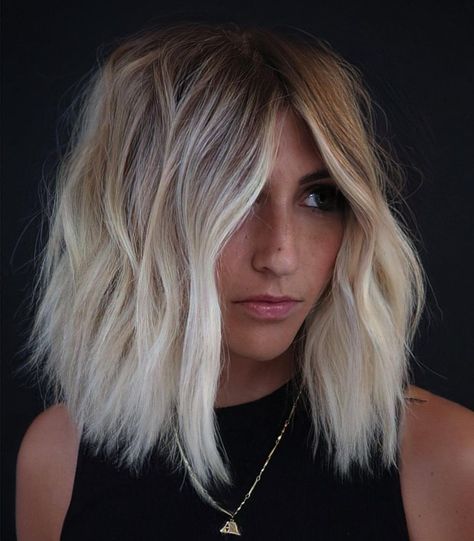 Platinum Blonde Balayage Lob with Shadow Root Blonde Lob 2023, Lob Hair 2023, Short Platinum Balayage, Platinum Bob With Shadow Root, Blonde Bob With Roots, Blonde Bob With Shadow Roots, Rooted Blonde Short Hair, Blonde Bob Shadow Root, Bright Blonde Balayage With Root Smudge