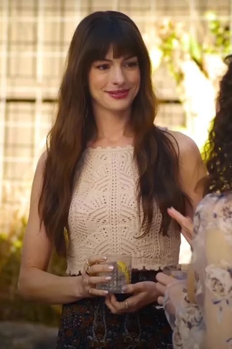 Where To Shop Anne Hathaway's Exact 'The Idea Of You' Looks Anne Hathaway Hair, Grazia Magazine, French Girl Chic, Vintage Versace, Knit Midi Skirt, Chic Shop, Anne Hathaway, Light Blue Denim, French Girl