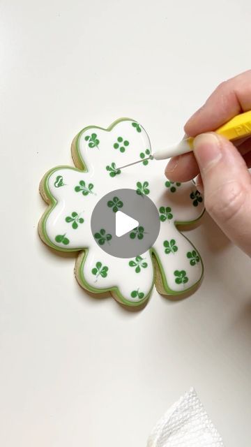 Clover Cookie, Heart Effect, Shamrock Cookies, St Patrick's Day Cookies, Clover Leaves, Perfect Sugar Cookies, Sugar Cookie Royal Icing, White Icing, Cookies Decorated