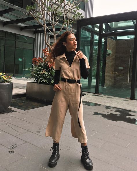 Jumpsuit Turtleneck Outfit, Utility Jumpsuit Outfit, Full Outfits, Turtleneck Outfit, Utility Jumpsuit, Jumpsuit Outfit, Work Attire, Fit Inspo, Fitness Inspo