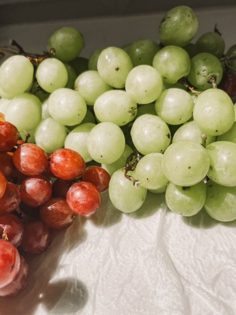 How to Clean Grapes Cleaning Grapes, Clean Grapes, Wash Grapes, Italian Sub, Storing Fruit, Grape Recipes, Baking Soda Cleaning, Steak Salad, The Vineyard