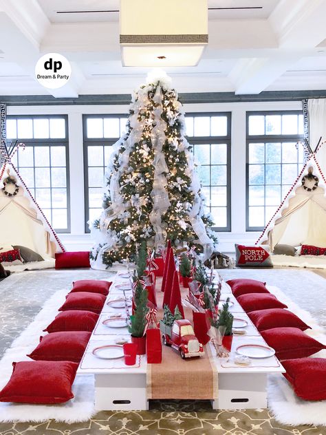 Christmas Picnic Table Decor, Christmas Picnic Ideas, Christmas Kids Table, Teepee Picnic, Christmas Party Ideas For Kids, Christmas Picnic, Red Christmas Trees, Picnic Party Decorations, Party Ideas Christmas