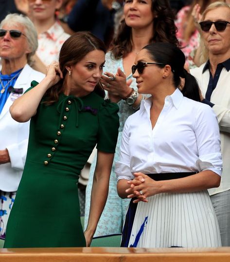 Meghan Markle and Kate Middleton's Wimbledon body language hints thaw in 'rift' - Mirror Online Kate Middleton Wimbledon, Meghan Style, Princ Harry, Düşes Kate, Martina Navratilova, Duchess Meghan, Kate And Pippa, Prince Harry And Megan, Kate And Meghan