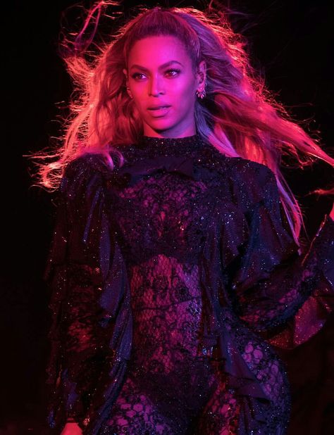 New outfit for Formation!! Beyoncé is bae. #FWT <3 Beyonce Formation Tour, Formation Tour, King B, The Formation World Tour, Formation World Tour, Beyonce Photos, Beyonce Formation, Blue Ivy Carter, Beyonce Outfits