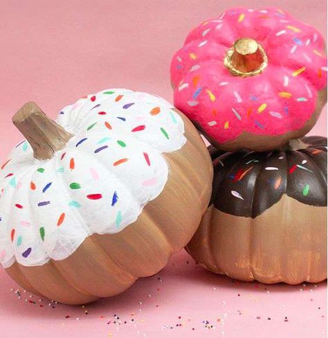 Beyond Halloween Pumpkin decorating idea collection – Recycled Crafts Donut Pumpkin, Halloween Pumpkin Decorating, Plastic Animal Crafts, Recycle Craft Projects, Halloween Pumpkin Crafts, Decorating For Halloween, Halloween Donuts, Unicorn Pumpkin, Thanksgiving Classroom