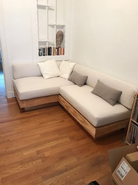 Diy Wooden Couch, Diy Sectional With Storage, Diy Couch Backrest, Home Made Couch, Platform Sofa Diy, Living Room Furniture Diy, Ideas Para Decorar Sala, Diy Living Room Furniture, Wooden Couch