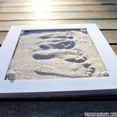 Create a footprint keepsake using an old picture frame. Great for preserving memories of your kids! #diy #crafts #kids Sand Footprint, Footprint Keepsake, Footprint Craft, Footprints In The Sand, Footprint Crafts, Footprint Art, Beach Crafts, Baby Crafts, Craft Time