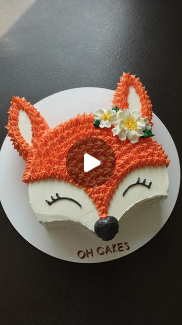 Fox Birthday Party, Cupcakes For Men, Fox Cake, Hedgehog Cake, Fox Party, Animal Birthday Cakes, Fox Birthday, Woodland Cake, Cupcake Decorations