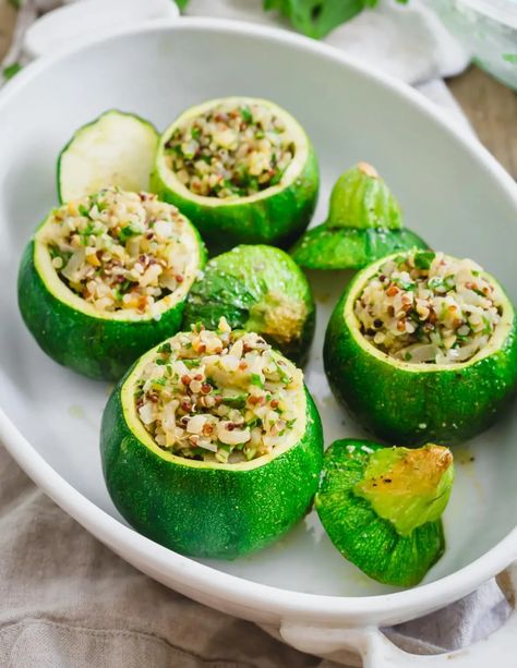 Dev D, Round Zucchini, Zucchini Rounds, Summer Squash Recipes, Zucchini Recipe, Vegetable Side Dishes Recipes, Veggie Meals, Summer Side Dishes, Main Dish Salads