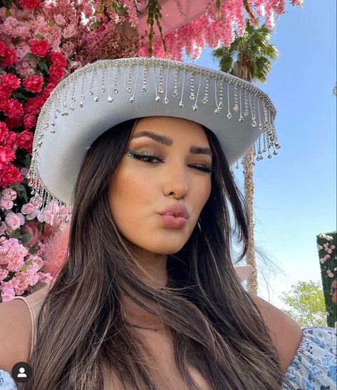 Cowgirl Costume Makeup, Disco Cowgirl Makeup, Cowgirl Makeup Ideas, Cowboy Makeup, Country Makeup, Cowgirl Makeup, Coachella Concert, Makeup Festival, Cowgirl Halloween