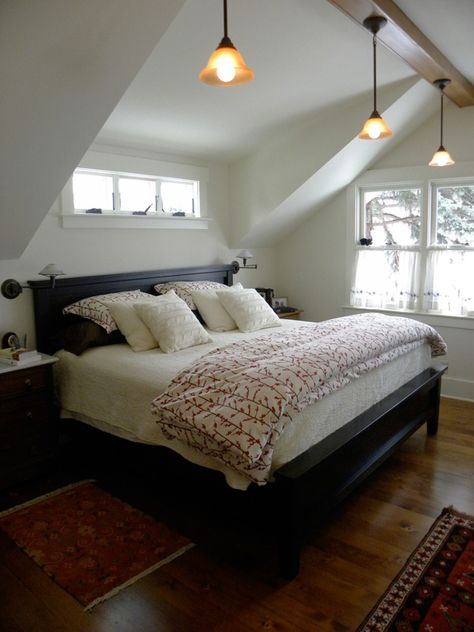 shed dormer inside bedroom (do all across house), small windows above bed Window Above Bed, Dormer Bedroom, Beautiful Bedrooms Master, Shed Dormer, Attic Bedrooms, Attic Spaces, Attic Remodel, Upstairs Bedroom, Bedroom Renovation