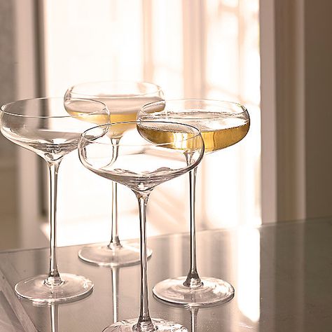 Coup Glasses, Kitchen Decor Collections, Crockery Design, Champagne Saucers, Cute Kitchen, Wine Cups, Champagne Glasses, Kitchen Sets, Kitchen Items