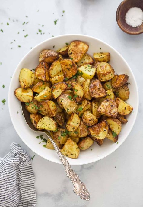 Roasted White Potatoes, Garlic Herb Roasted Potatoes, Downshiftology Recipes, Oven Roasted Potatoes Easy, Thanksgiving Side Dishes Healthy, Potatoes Easy, Paleo Side Dishes, Garlic Roasted Potatoes, Herb Roasted Potatoes