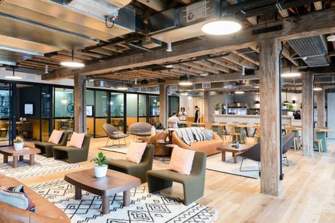 v Communal Office Space, Coworking Space Design, Sky Lounge, Creative Office Space, Cool Office Space, Interior Office, Office Space Design, Business Space, Interior Design Photos