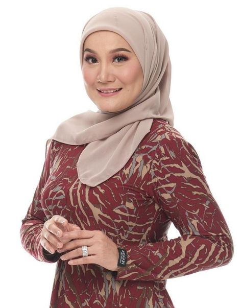 Yana Samsudin, Mira Filzah Free Hair, Mira Filzah, Ronaldo Manchester, Funny Animation, Hot Mommy, Gundam Wallpapers, Hot Dresses Tight, Curvy Women Outfits