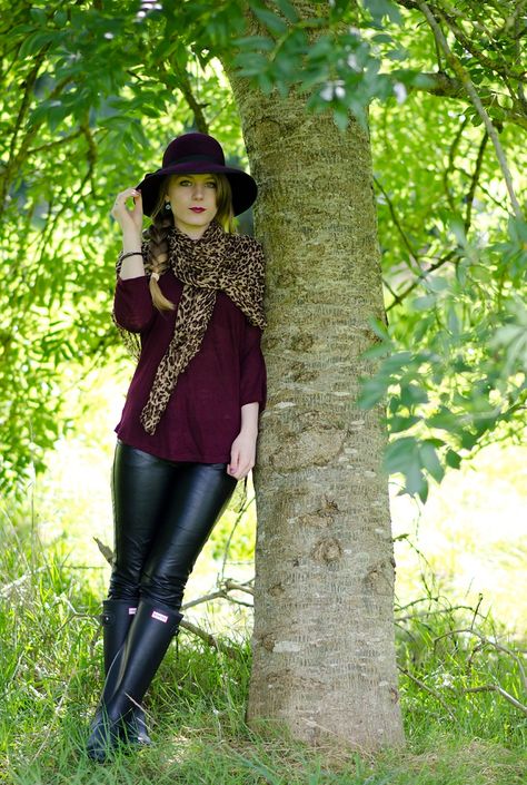 Leather Pants With Black Wellies | Raindrops of Sapphire Lorna Burford, Wellies Outfit, Black Wellies, Rubber Boots Fashion, Womens Rubber Boots, Wellies Rain Boots, Hunter Wellies, Hunter Outfit, Country Walk