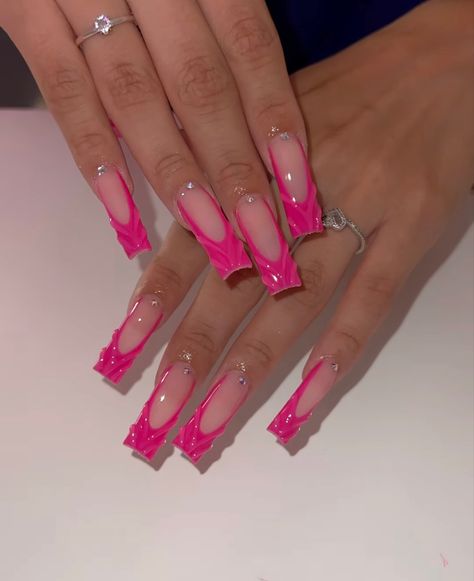 Polygel Acrylic Nails, Easy Gem Nail Designs, Pink Pisces Nails, Birthday Nails 2024, Pink Nail Designs 2023, Birthday Nail Set Ideas Pisces, Wet Nails Look, Nail Inspo Hot Pink, Dark Pink Nails Designs