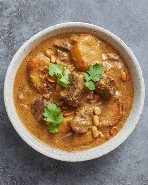 Pull together a classic beef massaman curry with a little help from one of our exceptional curry pastes, made following a treasured Thai family recipe. Beef Chuck Recipes, Beef Korma, Thai Massaman Curry, Beef Massaman, Korma Curry, Beef Massaman Curry, Massaman Curry Paste, Beef Curry Recipe, Marion Grasby