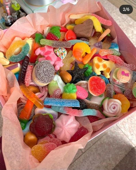 Candy Salad, Sour Candy, Food Drinks Dessert, Best Candy, Unhealthy Food, Favorite Snack, Food Obsession, Pretty Food, Food Cravings