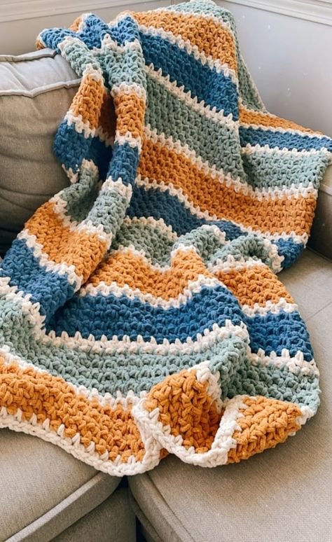 Modern Haken, Chunky Crochet Blanket Pattern, Crochet Throw Pattern, Chunky Crochet Blanket, Crocheted Blanket, Crochet Stitches For Blankets, Mode Crochet, Easy Crochet Blanket, Bernat Blanket Yarn