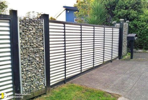 35 Most Attractive Corrugated Metal Fence Ideas For Your Home - Engineering Discoveries Coragated Metal, Corrugated Metal Fence, Metal Fence Panels, Home Engineering, Privacy Fence Designs, Diy Fence, Privacy Fences, Modern Fence, Metal Fence